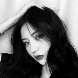 灰色少女,灰色少女的蜕变之旅